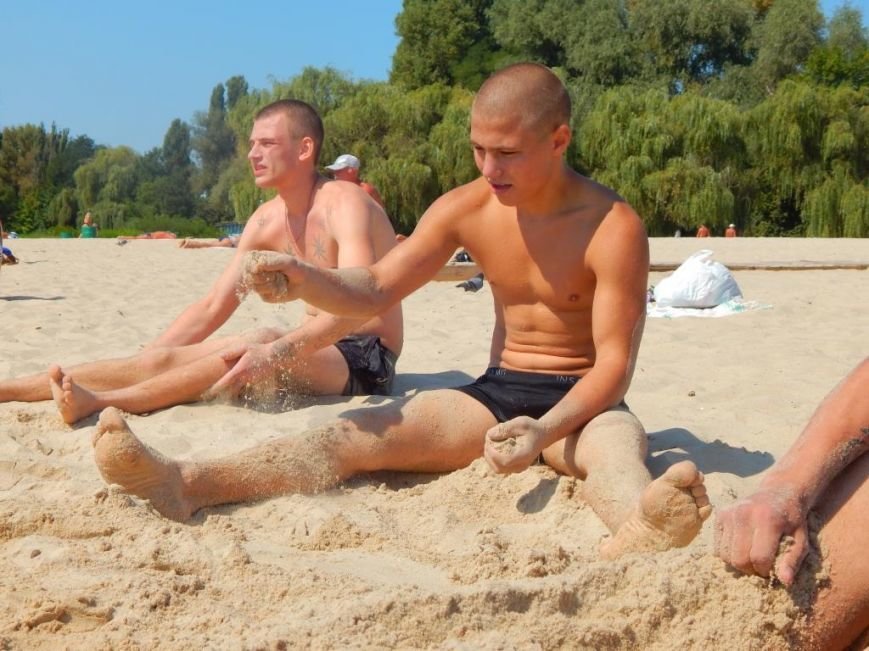 Ребят из Кременчугской воспитательной колонии сводили на экскурсию по городу и на центральный пляж (ФОТО) (фото) - фото 1 Ребят из Кременчугской воспитательной колонии сводили на экскурсию по городу и на центральный пляж (ФОТО) (фото) - фото 1