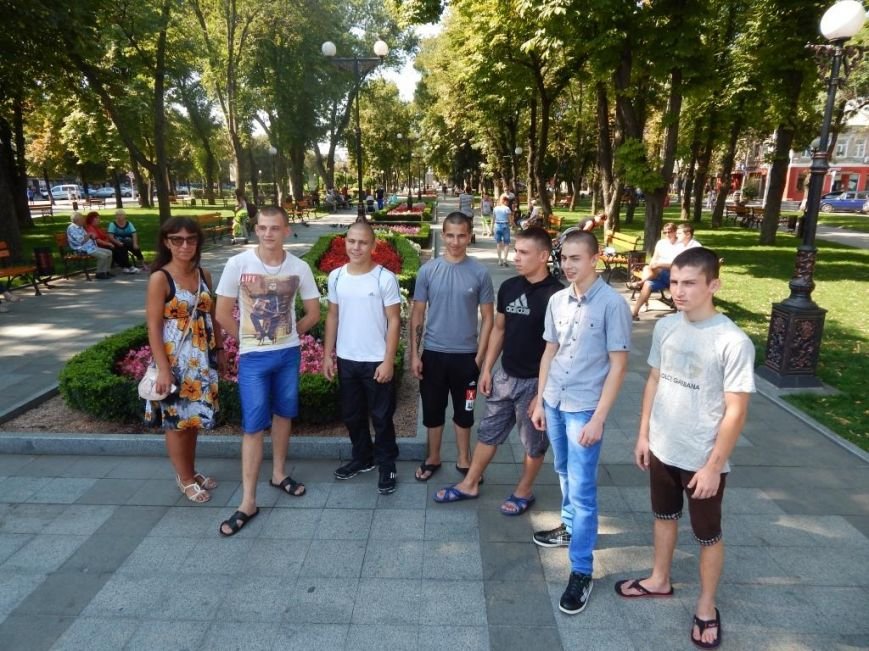 Ребят из Кременчугской воспитательной колонии сводили на экскурсию по городу и на центральный пляж (ФОТО) (фото) - фото 1 Ребят из Кременчугской воспитательной колонии сводили на экскурсию по городу и на центральный пляж (ФОТО) (фото) - фото 1
