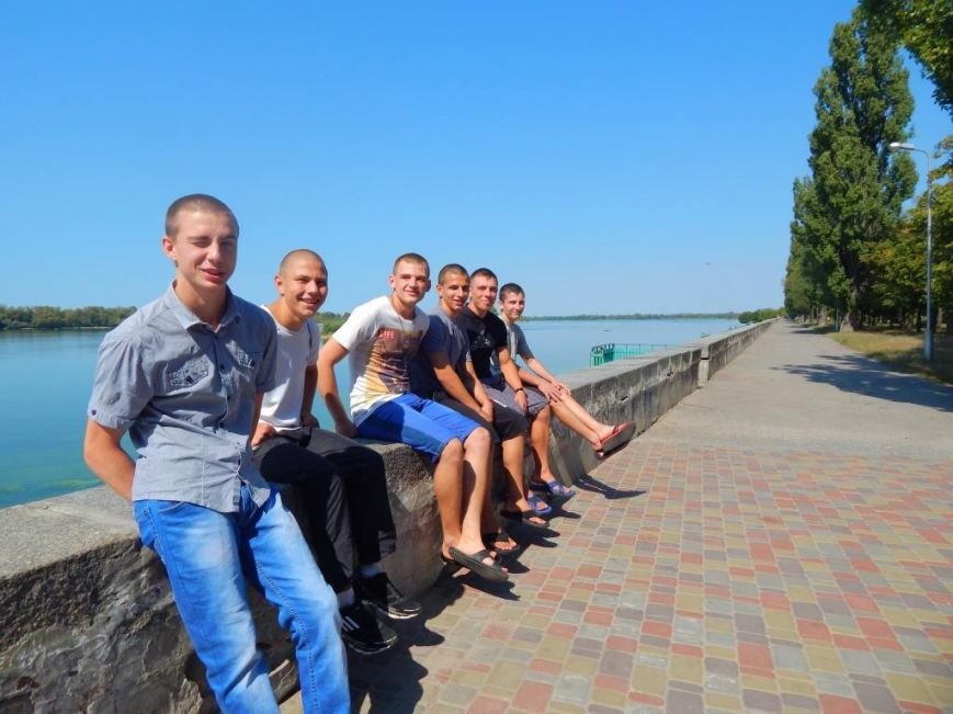 Ребят из Кременчугской воспитательной колонии сводили на экскурсию по городу и на центральный пляж (ФОТО) (фото) - фото 1 Ребят из Кременчугской воспитательной колонии сводили на экскурсию по городу и на центральный пляж (ФОТО) (фото) - фото 1