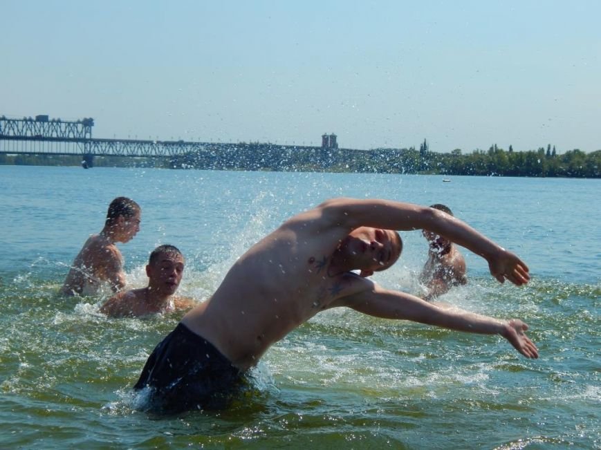 Ребят из Кременчугской воспитательной колонии сводили на экскурсию по городу и на центральный пляж (ФОТО) (фото) - фото 1 Ребят из Кременчугской воспитательной колонии сводили на экскурсию по городу и на центральный пляж (ФОТО) (фото) - фото 1