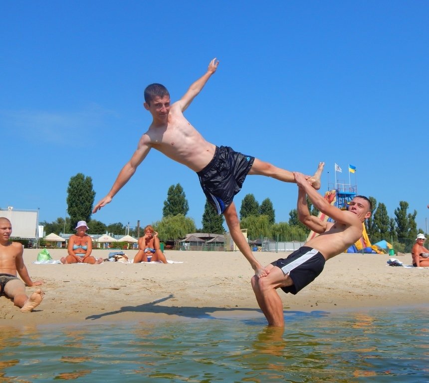 Ребят из Кременчугской воспитательной колонии сводили на экскурсию по городу и на центральный пляж (ФОТО) (фото) - фото 1 Ребят из Кременчугской воспитательной колонии сводили на экскурсию по городу и на центральный пляж (ФОТО) (фото) - фото 1