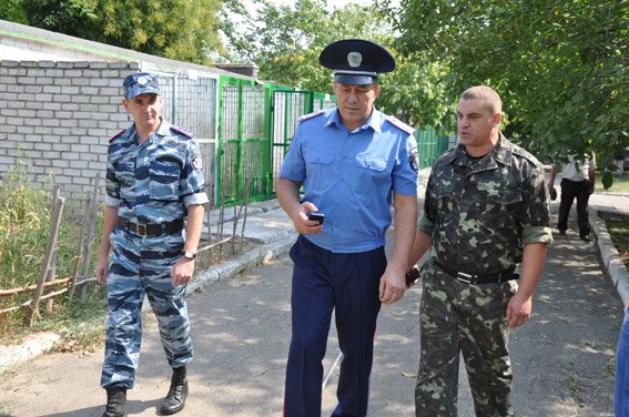 Служебная собака нашла оружие в админздании Николаева (ФОТО+ВИДЕО) (фото) - фото 3 Служебная собака нашла оружие в админздании Николаева (ФОТО+ВИДЕО) (фото) - фото 3