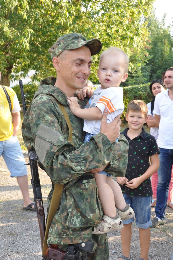 Николаевские спецназовцы вернулись домой: их сменили на Донбассе коллеги (ФОТО+ВИДЕО) (фото) - фото 5 Николаевские спецназовцы вернулись домой: их сменили на Донбассе коллеги (ФОТО+ВИДЕО) (фото) - фото 5