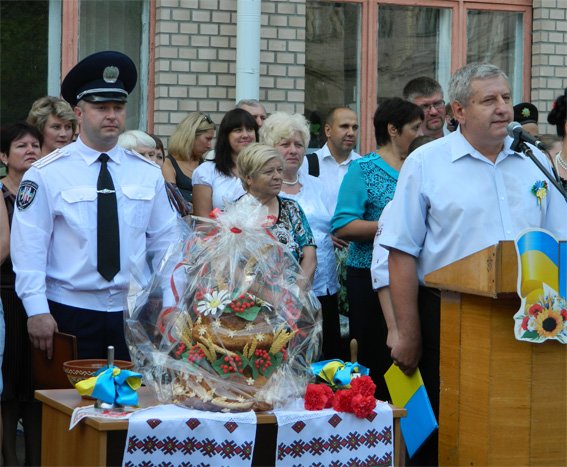 В Кировограде правоохранители поздравили школьников с новым учебным годом (фото) - фото 1 В Кировограде правоохранители поздравили школьников с новым учебным годом (фото) - фото 1