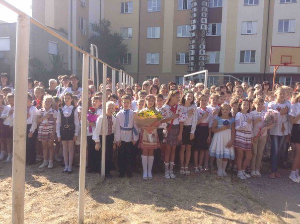 Свято першого дзвоника у львівських школах. Як це було (ФОТОРЕПОРТАЖ) (фото) - фото 2 Свято першого дзвоника у львівських школах. Як це було (ФОТОРЕПОРТАЖ) (фото) - фото 2