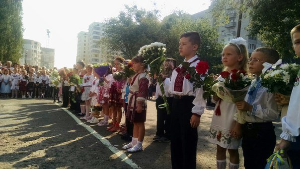 Свято першого дзвоника у львівських школах. Як це було (ФОТОРЕПОРТАЖ) (фото) - фото 1 Свято першого дзвоника у львівських школах. Як це було (ФОТОРЕПОРТАЖ) (фото) - фото 1