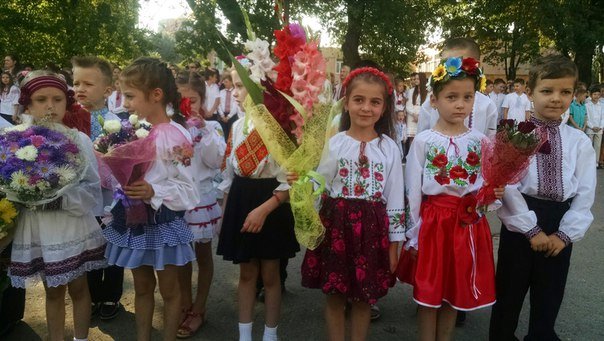 Свято першого дзвоника у львівських школах. Як це було (ФОТОРЕПОРТАЖ) (фото) - фото 1 Свято першого дзвоника у львівських школах. Як це було (ФОТОРЕПОРТАЖ) (фото) - фото 1