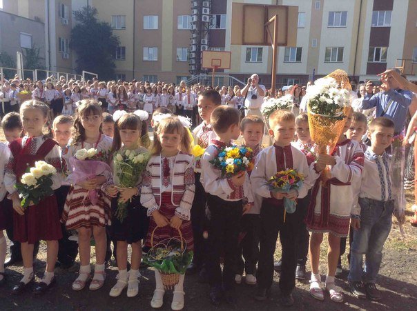 Свято першого дзвоника у львівських школах. Як це було (ФОТОРЕПОРТАЖ) (фото) - фото 2 Свято першого дзвоника у львівських школах. Як це було (ФОТОРЕПОРТАЖ) (фото) - фото 2