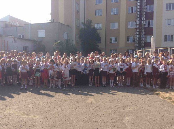 Свято першого дзвоника у львівських школах. Як це було (ФОТОРЕПОРТАЖ) (фото) - фото 2 Свято першого дзвоника у львівських школах. Як це було (ФОТОРЕПОРТАЖ) (фото) - фото 2