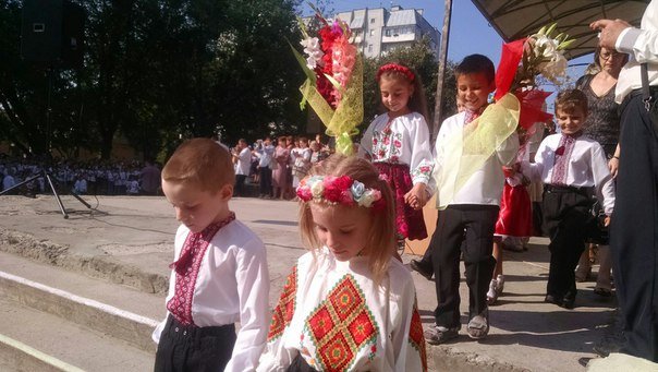 Свято першого дзвоника у львівських школах. Як це було (ФОТОРЕПОРТАЖ) (фото) - фото 1 Свято першого дзвоника у львівських школах. Як це було (ФОТОРЕПОРТАЖ) (фото) - фото 1