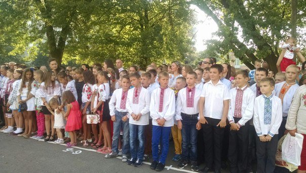 Свято першого дзвоника у львівських школах. Як це було (ФОТОРЕПОРТАЖ) (фото) - фото 1 Свято першого дзвоника у львівських школах. Як це було (ФОТОРЕПОРТАЖ) (фото) - фото 1