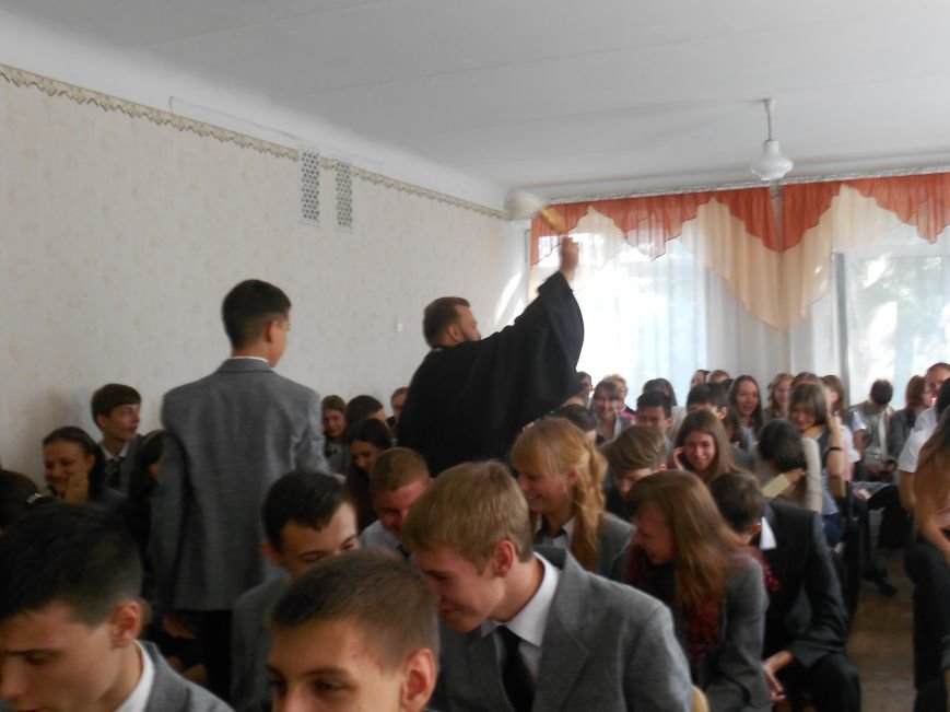 Первый урок в Красноармейском лицее “Надежда” прошел с “Віданністю Україні в серці” (фото) - фото 1 Первый урок в Красноармейском лицее “Надежда” прошел с “Віданністю Україні в серці” (фото) - фото 1