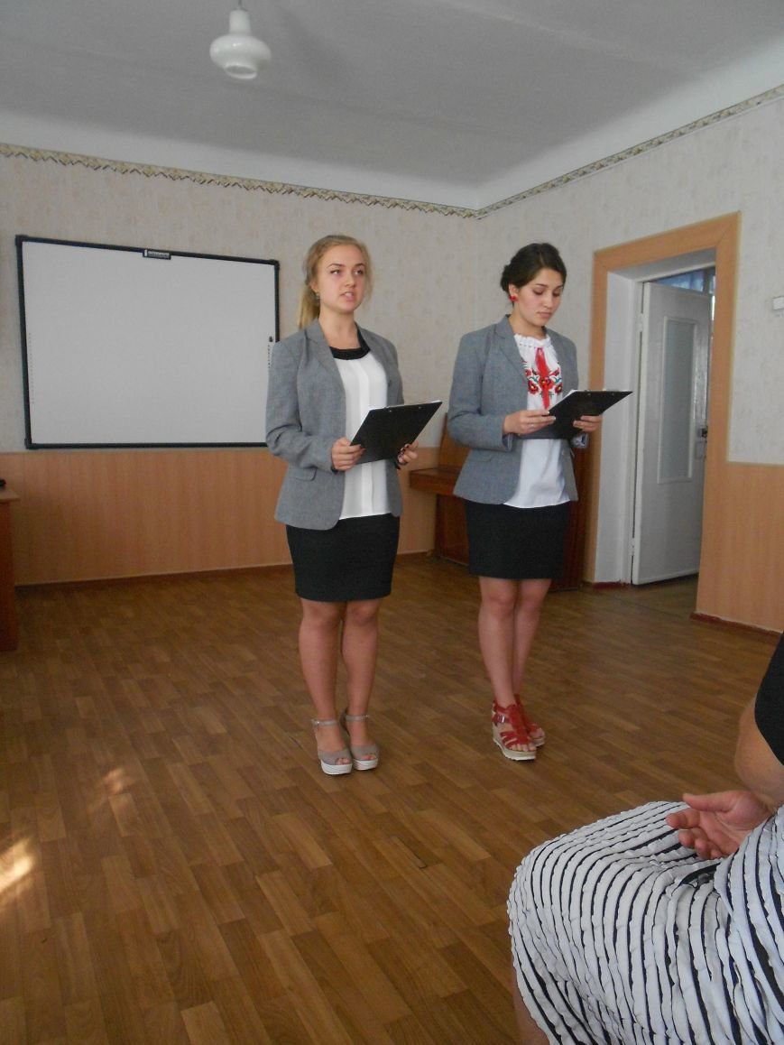 Первый урок в Красноармейском лицее “Надежда” прошел с “Віданністю Україні в серці” (фото) - фото 1 Первый урок в Красноармейском лицее “Надежда” прошел с “Віданністю Україні в серці” (фото) - фото 1