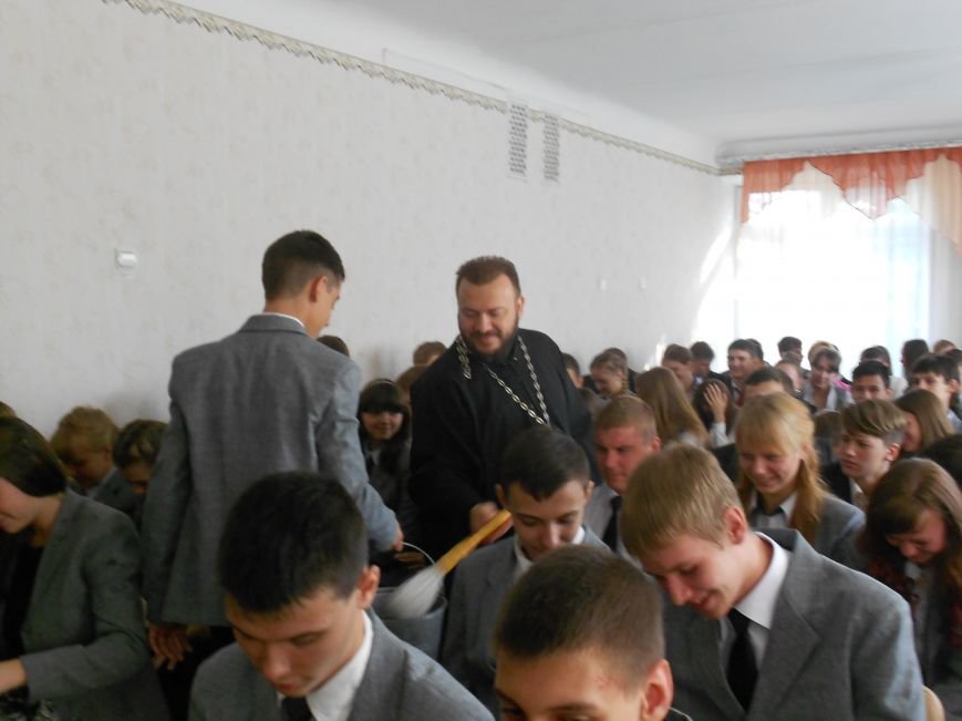 Первый урок в Красноармейском лицее “Надежда” прошел с “Віданністю Україні в серці” (фото) - фото 1 Первый урок в Красноармейском лицее “Надежда” прошел с “Віданністю Україні в серці” (фото) - фото 1