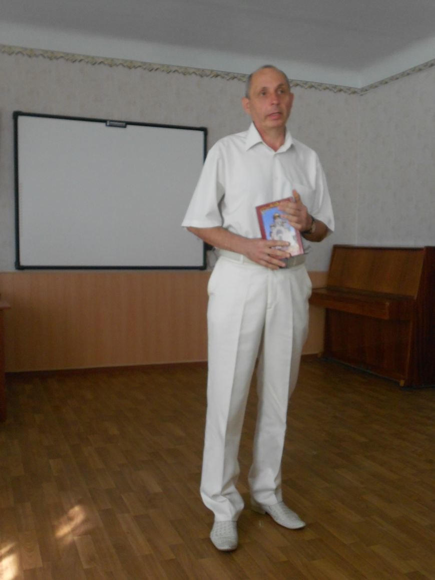 Первый урок в Красноармейском лицее “Надежда” прошел с “Віданністю Україні в серці” (фото) - фото 1 Первый урок в Красноармейском лицее “Надежда” прошел с “Віданністю Україні в серці” (фото) - фото 1