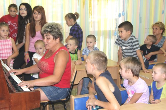 Рівненські міліціонери привітали вихованців підшефних закладів з Днем знань (фото) - фото 1 Рівненські міліціонери привітали вихованців підшефних закладів з Днем знань (фото) - фото 1