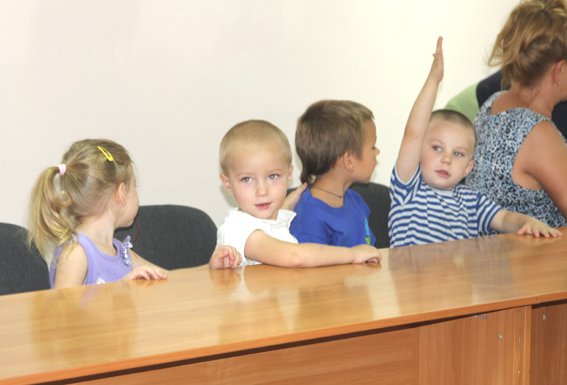 Рівненські міліціонери привітали вихованців підшефних закладів з Днем знань (фото) - фото 1 Рівненські міліціонери привітали вихованців підшефних закладів з Днем знань (фото) - фото 1