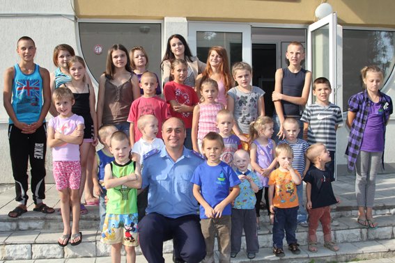 Рівненські міліціонери привітали вихованців підшефних закладів з Днем знань (фото) - фото 1 Рівненські міліціонери привітали вихованців підшефних закладів з Днем знань (фото) - фото 1