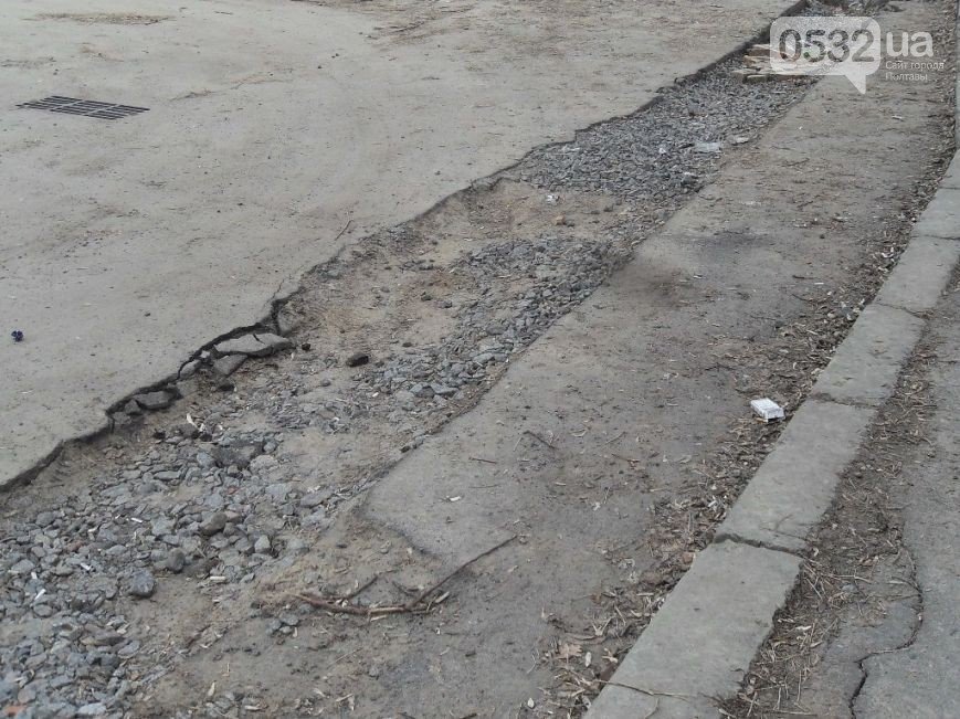У Полтаві комунальні служби нарешті відремонтували покинуту ділянку дороги. Фото (фото) - фото 1 У Полтаві комунальні служби нарешті відремонтували покинуту ділянку дороги. Фото (фото) - фото 1