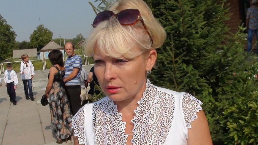 На Козельщині учні святкували 1 вересня біля закритої школи, яку закрили через брак фінансування (фото) - фото 3 На Козельщині учні святкували 1 вересня біля закритої школи, яку закрили через брак фінансування (фото) - фото 3
