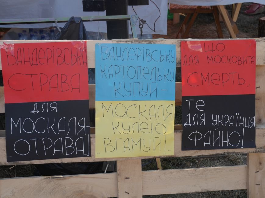 Тернопільські волонтери разом з військовими влаштували польову кухню, щоб зібрати кошти для бійців АТО (ФОТОРЕПОРТАЖ) (фото) - фото 2 Тернопільські волонтери разом з військовими влаштували польову кухню, щоб зібрати кошти для бійців АТО (ФОТОРЕПОРТАЖ) (фото) - фото 2