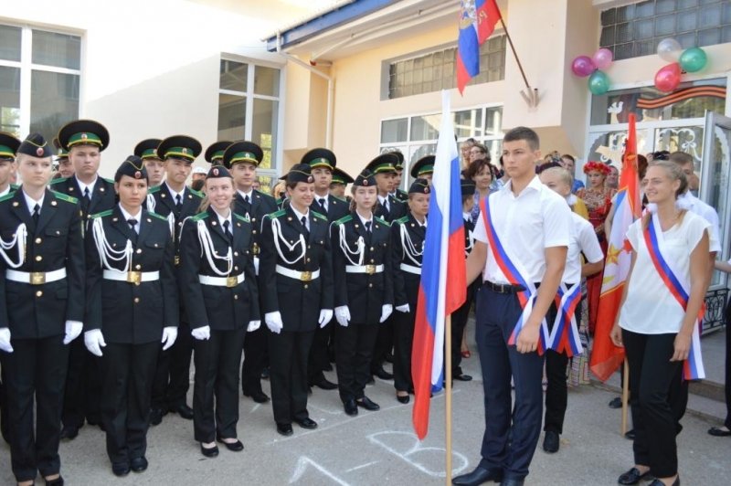 Первый в Крыму кадетский класс Следственного комитета России открылся в севастопольской школе 
