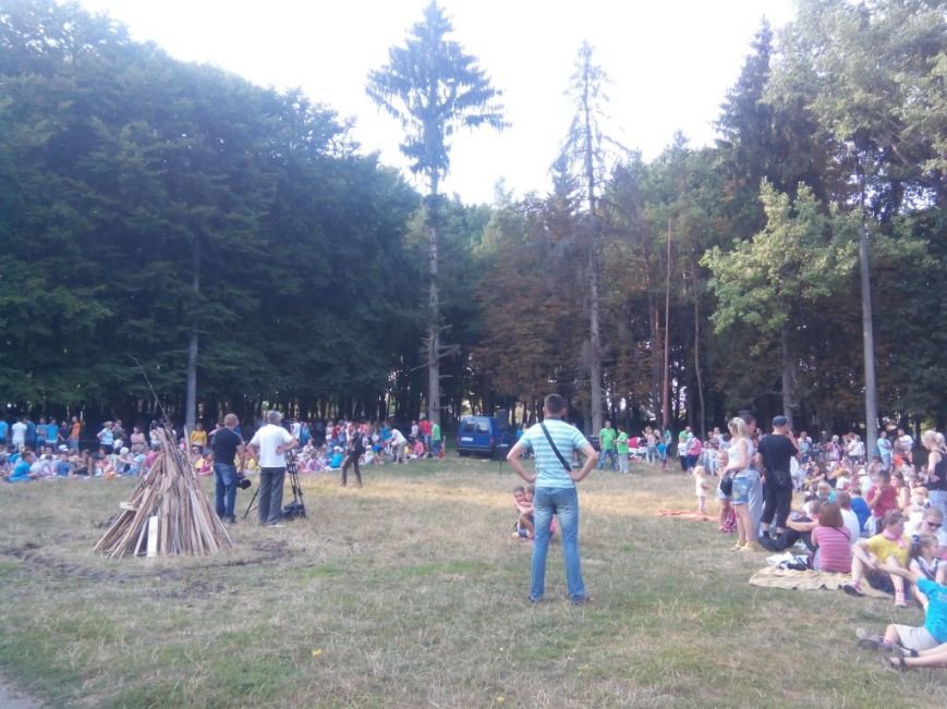 В тернопільській школі відмовилися від традиційного «першого дзвоника» (фото) - фото 1 В тернопільській школі відмовилися від традиційного «першого дзвоника» (фото) - фото 1