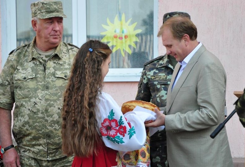Славянской школе №6 подарили обновленный спортивный зал (фото) - фото 1 Славянской школе №6 подарили обновленный спортивный зал (фото) - фото 1