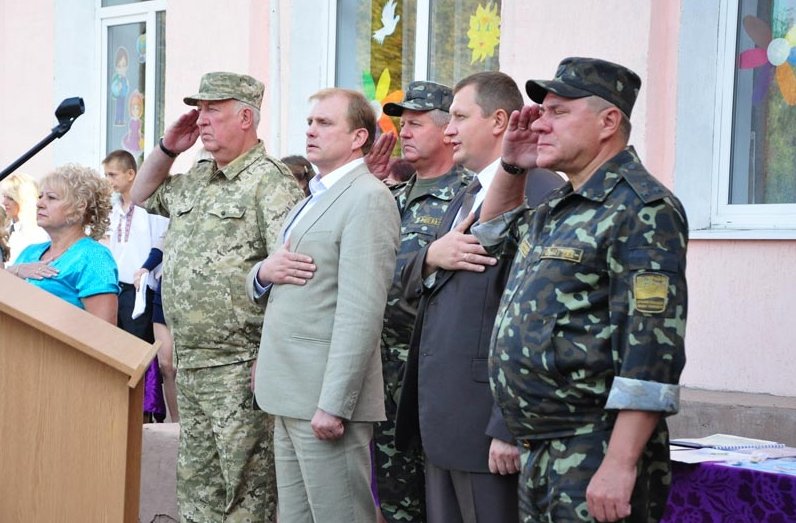 Славянской школе №6 подарили обновленный спортивный зал (фото) - фото 1 Славянской школе №6 подарили обновленный спортивный зал (фото) - фото 1