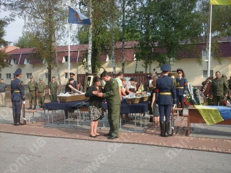Под Киевом простились ещё с двумя погибшими от взрыва гранаты нацгвардейцами (ФОТО) (фото) - фото 4 Под Киевом простились ещё с двумя погибшими от взрыва гранаты нацгвардейцами (ФОТО) (фото) - фото 4