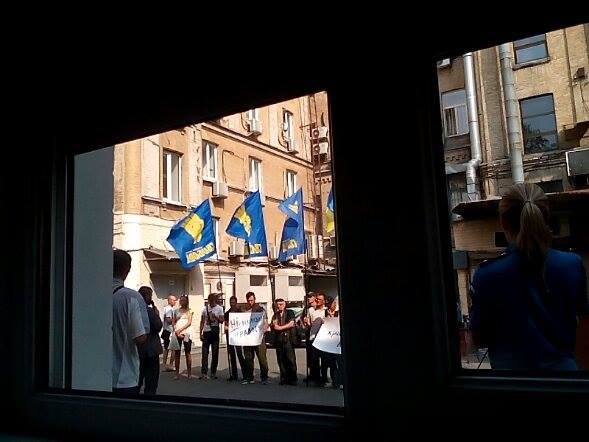 Ігоря Гуменюка, підозрюваного у киданні гранати біля Верховної Ради, залиши під вартою на 2 місяці (фото) - фото 1 Ігоря Гуменюка, підозрюваного у киданні гранати біля Верховної Ради, залиши під вартою на 2 місяці (фото) - фото 1