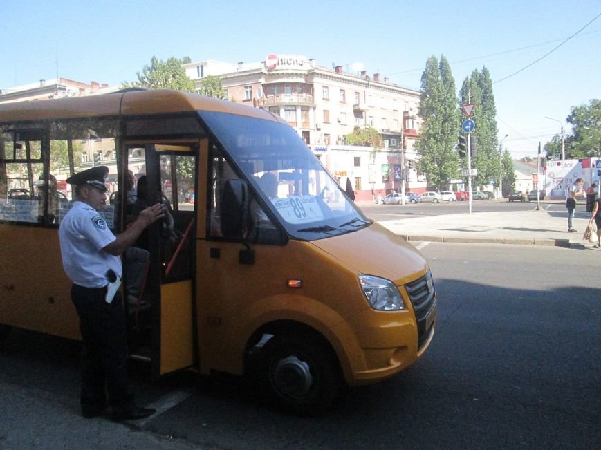 В Николаеве водители устроили беспредел на дорогах (ФОТО) (фото) - фото 7 В Николаеве водители устроили беспредел на дорогах (ФОТО) (фото) - фото 7