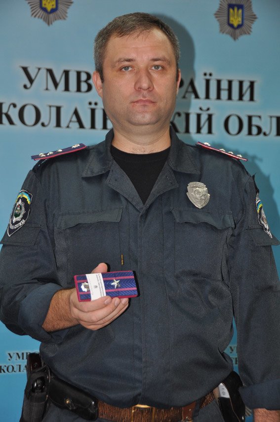 Аваков поощрил николаевского милиционера (ФОТО) (фото) - фото 1 Аваков поощрил николаевского милиционера (ФОТО) (фото) - фото 1