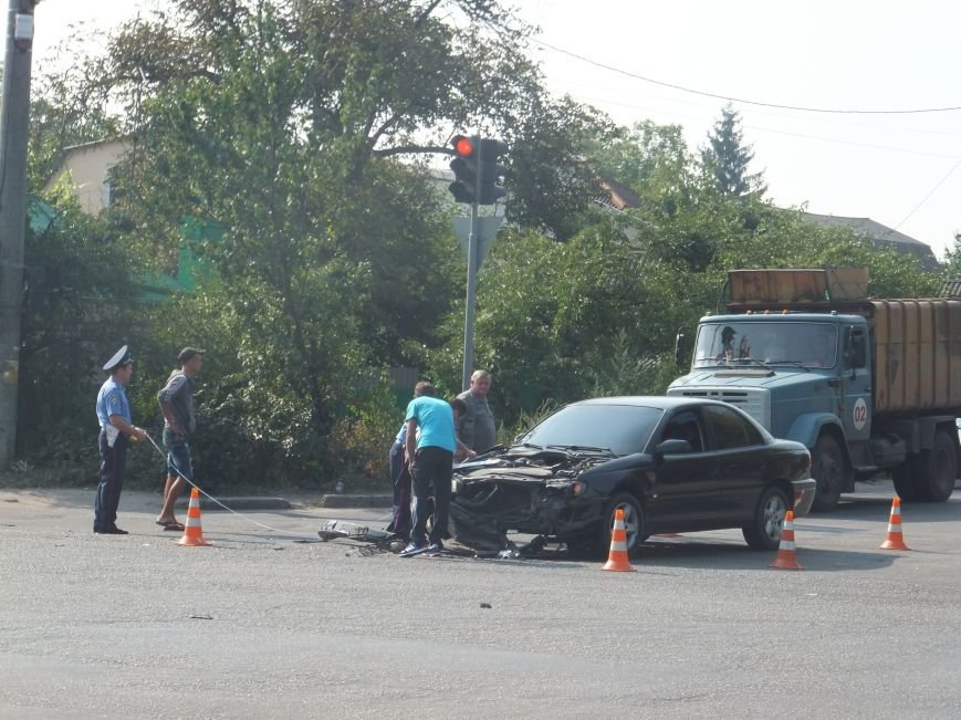 В Кировограде произошло ДТП - пассажирский микроавтобус vs. легковой автомобиль. ФОТО (фото) - фото 1 В Кировограде произошло ДТП - пассажирский микроавтобус vs. легковой автомобиль. ФОТО (фото) - фото 1