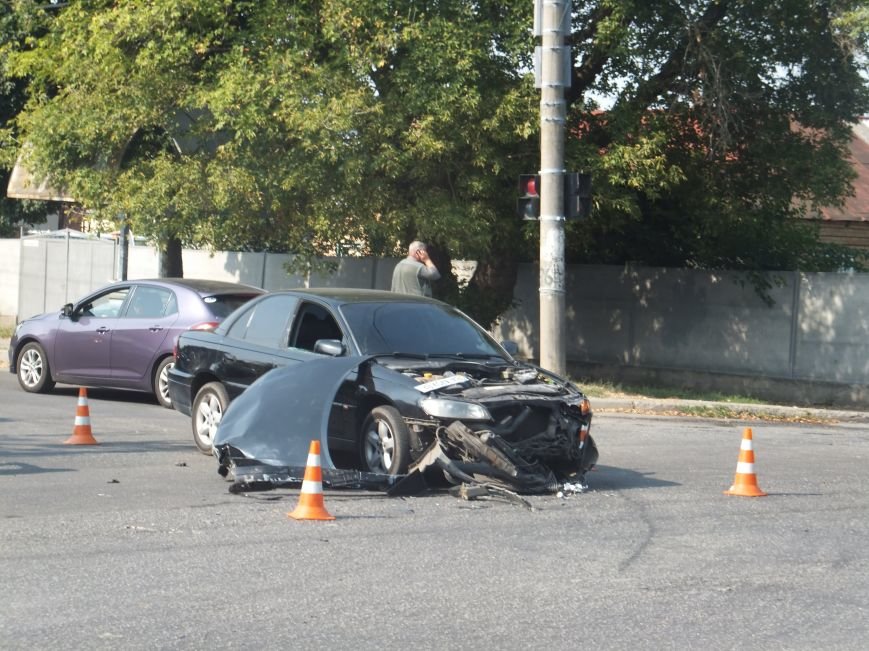 В Кировограде произошло ДТП - пассажирский микроавтобус vs. легковой автомобиль. ФОТО (фото) - фото 1 В Кировограде произошло ДТП - пассажирский микроавтобус vs. легковой автомобиль. ФОТО (фото) - фото 1