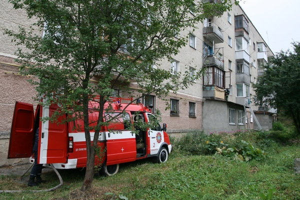 У Тернополі через пожежу на кухні з квартири евакуювали людей (фото) (фото) - фото 1 У Тернополі через пожежу на кухні з квартири евакуювали людей (фото) (фото) - фото 1
