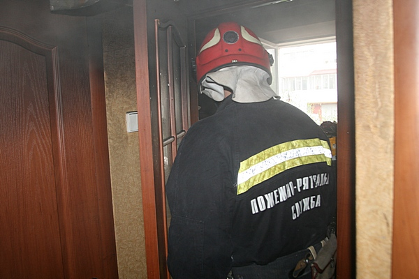 У Тернополі через пожежу на кухні з квартири евакуювали людей (фото) (фото) - фото 1 У Тернополі через пожежу на кухні з квартири евакуювали людей (фото) (фото) - фото 1