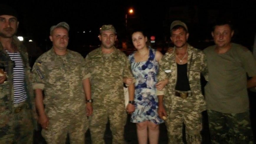 «Слава Украине!» - николаевцы встретили военных, вернувшихся из зоны АТО (ФОТО) (фото) - фото 1 «Слава Украине!» - николаевцы встретили военных, вернувшихся из зоны АТО (ФОТО) (фото) - фото 1