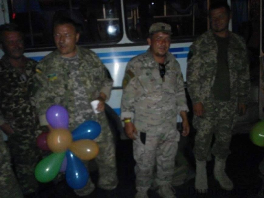 «Слава Украине!» - николаевцы встретили военных, вернувшихся из зоны АТО (ФОТО) (фото) - фото 2 «Слава Украине!» - николаевцы встретили военных, вернувшихся из зоны АТО (ФОТО) (фото) - фото 2