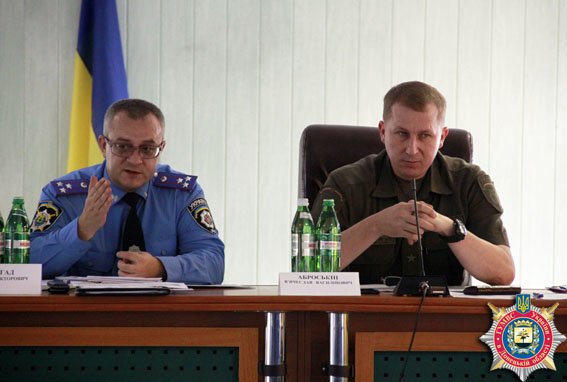 Руководство Донецкой милиции критикует Славянский горотдел (фото) - фото 1 Руководство Донецкой милиции критикует Славянский горотдел (фото) - фото 1