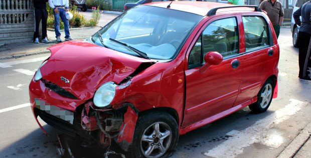 У Сторожинці водій проігнорувала червоний сигнал світлофора і спричинила ДТП (фото) - фото 1