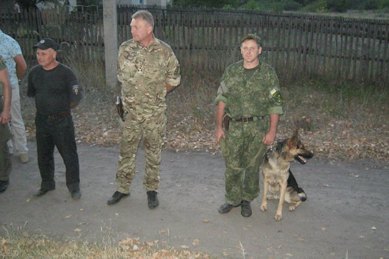 Службова вівчарка допомогла знайти загублену дитину у зоні АТО (Фото) (фото) - фото 2 Службова вівчарка допомогла знайти загублену дитину у зоні АТО (Фото) (фото) - фото 2