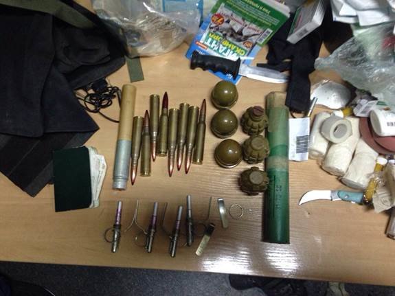 Военнослужащий привёз в Киев оружие из зоны АТО (ФОТО) (фото) - фото 1 Военнослужащий привёз в Киев оружие из зоны АТО (ФОТО) (фото) - фото 1