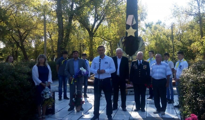В Авдеевке почтили память героев-освободителей (ФОТО) (фото) - фото 1 В Авдеевке почтили память героев-освободителей (ФОТО) (фото) - фото 1