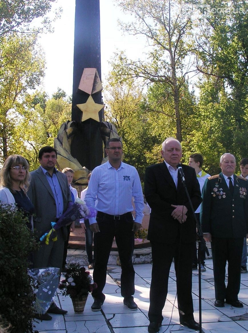 В Авдеевке почтили память героев-освободителей (ФОТО) (фото) - фото 1 В Авдеевке почтили память героев-освободителей (ФОТО) (фото) - фото 1