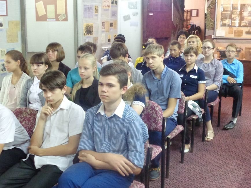 Чествование Дня освобождения Донбасса в Красноармейске завершилось просмотром украинского фильма и пожеланиями скорейшего мира (фото) - фото 1 Чествование Дня освобождения Донбасса в Красноармейске завершилось просмотром украинского фильма и пожеланиями скорейшего мира (фото) - фото 1