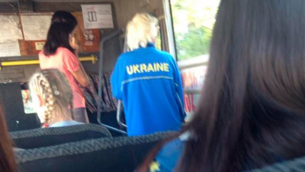 Фото женщины в спортивном костюме с надписью «Ukraine» всполошило луганские соцсети (фото) - фото 1 Фото женщины в спортивном костюме с надписью «Ukraine» всполошило луганские соцсети (фото) - фото 1