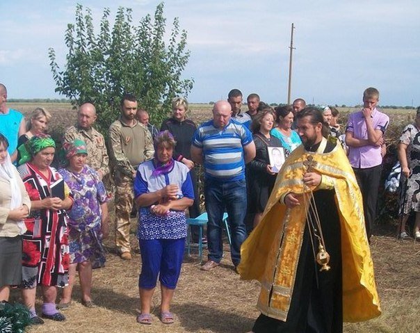 Николаевщина погибшего Героя встречала живым коридором славы (ФОТОРЕПОРТАЖ) (фото) - фото 11 Николаевщина погибшего Героя встречала живым коридором славы (ФОТОРЕПОРТАЖ) (фото) - фото 11