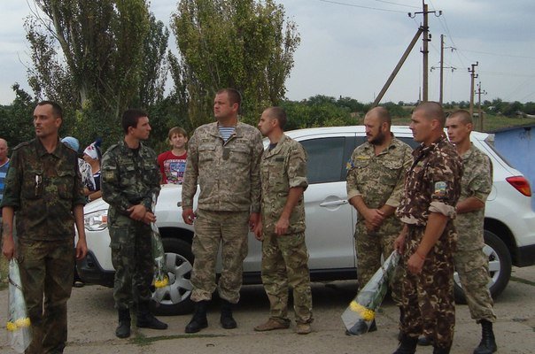 Николаевщина погибшего Героя встречала живым коридором славы (ФОТОРЕПОРТАЖ) (фото) - фото 9 Николаевщина погибшего Героя встречала живым коридором славы (ФОТОРЕПОРТАЖ) (фото) - фото 9