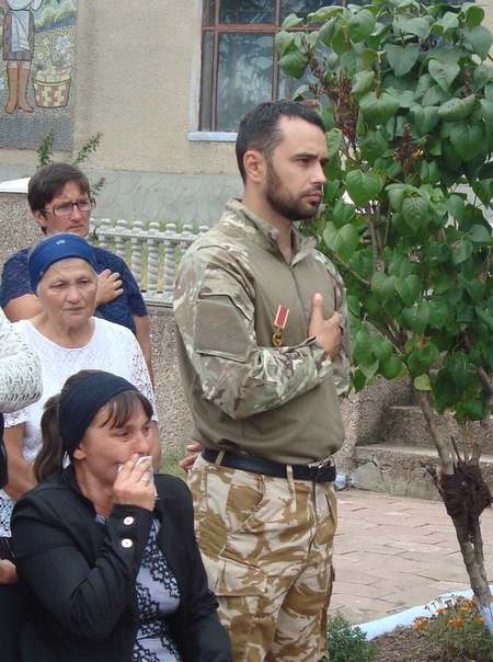 Николаевщина погибшего Героя встречала живым коридором славы (ФОТОРЕПОРТАЖ) (фото) - фото 10 Николаевщина погибшего Героя встречала живым коридором славы (ФОТОРЕПОРТАЖ) (фото) - фото 10